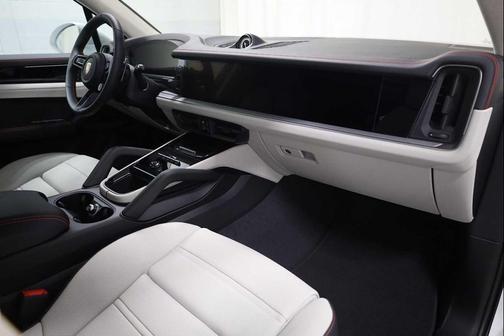 2025 Porsche Cayenne GTS