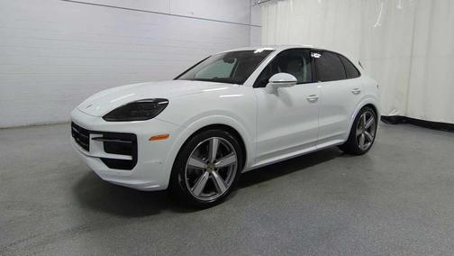 2025 Porsche Cayenne GTS