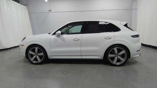 2025 Porsche Cayenne GTS