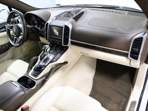White 2015 Porsche Cayenne Cayenne