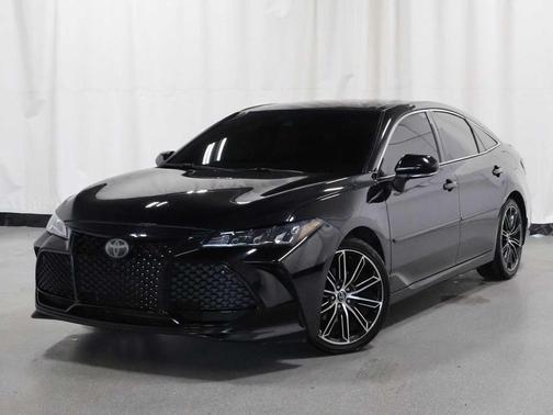 Midnight Black Metallic 2019 Toyota Avalon XSE