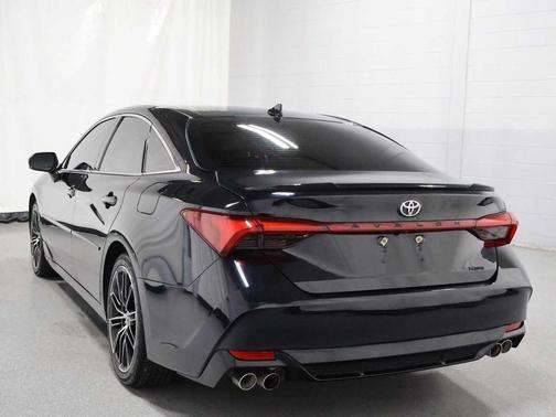 Midnight Black Metallic 2019 Toyota Avalon XSE