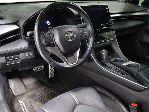 Midnight Black Metallic 2019 Toyota Avalon XSE
