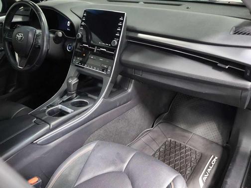 Midnight Black Metallic 2019 Toyota Avalon XSE