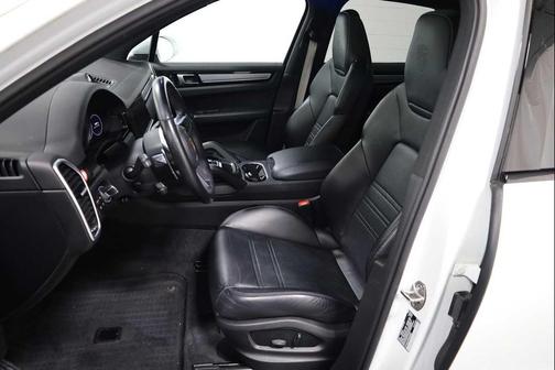 2023 Porsche Cayenne Platinum Edition