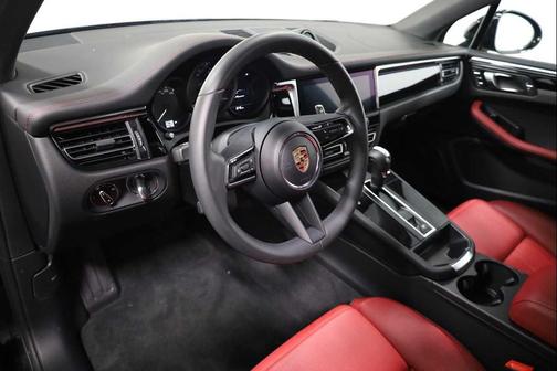 2025 Porsche Macan AWD