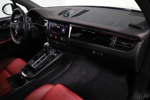 2025 Porsche Macan AWD