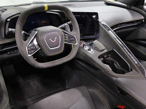 Accelerate Yellow Metallic 2023 Chevrolet Corvette Stingray w/3LT