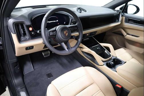 Chromite Black Metallic 2026 Porsche Cayenne S