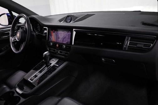 2022 Porsche Macan AWD