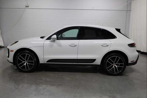 2025 Porsche Macan AWD
