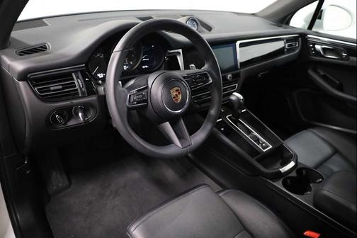 2025 Porsche Macan AWD
