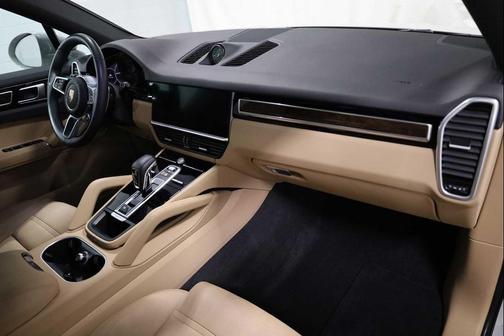 Chalk 2023 Porsche Cayenne Platinum Edition