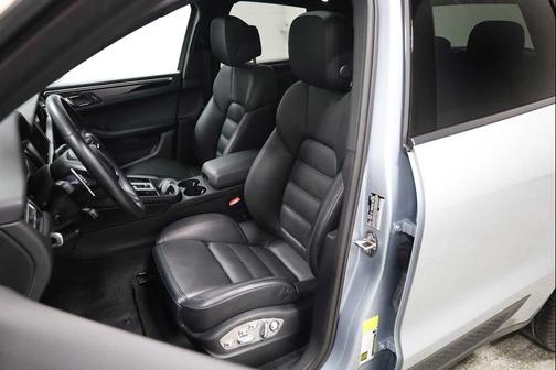 2023 Porsche Macan AWD