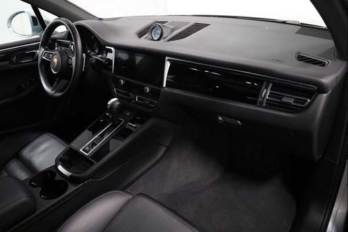 2023 Porsche Macan AWD