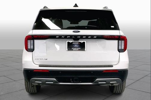 Star White Metallic Tri-Coat 2026 Ford Explorer Active w/200A Pkg