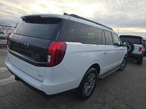 2025 Ford Expedition Max Active 4x2