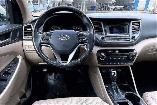 Winter White 2016 Hyundai TUCSON Sport