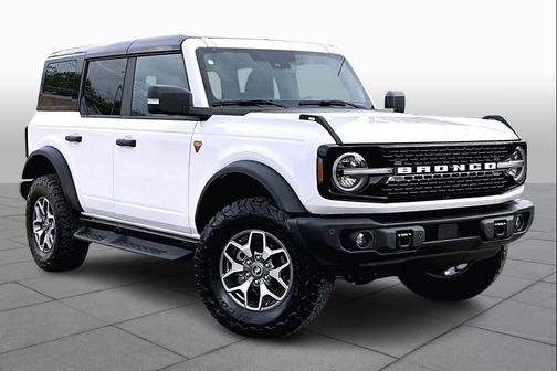 Oxford White 2025 Ford Bronco Badlands