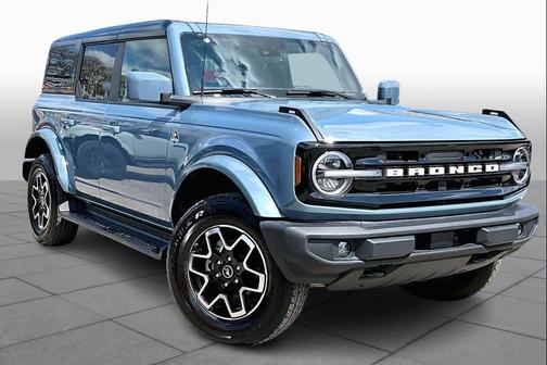 Azure Gray Metallic Tri-Coat 2025 Ford Bronco Outer Banks