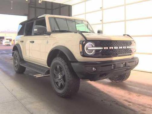 Desert Sand 2025 Ford Bronco Outer Banks