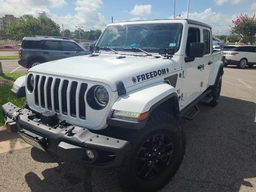 Bright White Clearcoat 2023 Jeep Gladiator Freedom 4x4