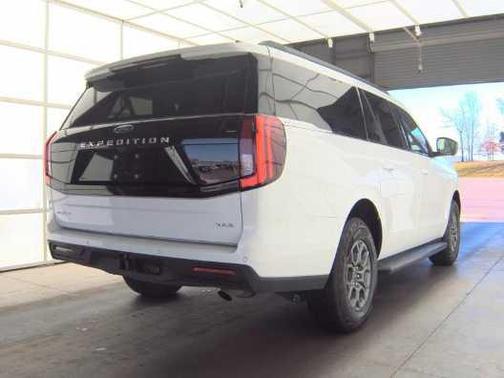 Oxford White 2025 Ford Expedition Max Active 4x2