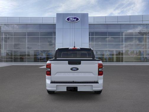 Space White Metallic 2026 Ford Maverick Lobo Standard