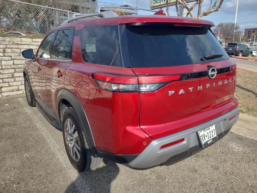 2023 Nissan Pathfinder SL FWD