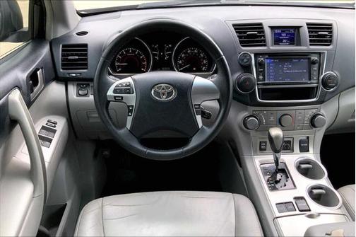 2013 Toyota Highlander SE