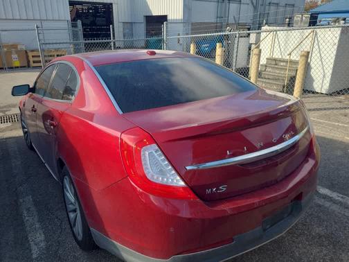 2016 Lincoln MKS Base