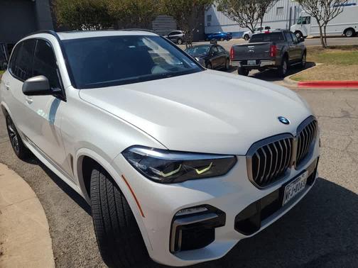 Mineral White Metallic 2020 BMW X5 M50i
