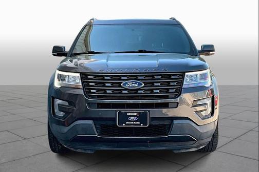 Magnetic Metallic 2017 Ford Explorer XLT