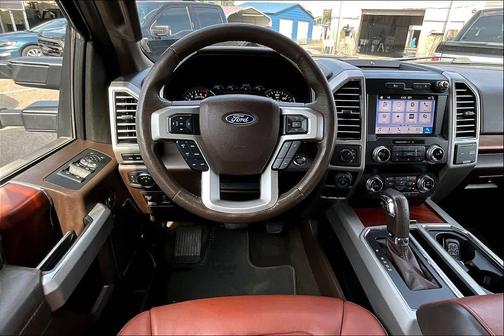 White Platinum Metallic Tri-Coat/Stone Gray 2019 Ford F-150 King Ranch