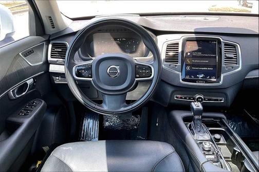 2020 Volvo XC90 T6 Momentum