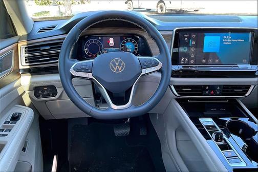 2024 Volkswagen Atlas 2.0T SE w/Technology 4MOTION