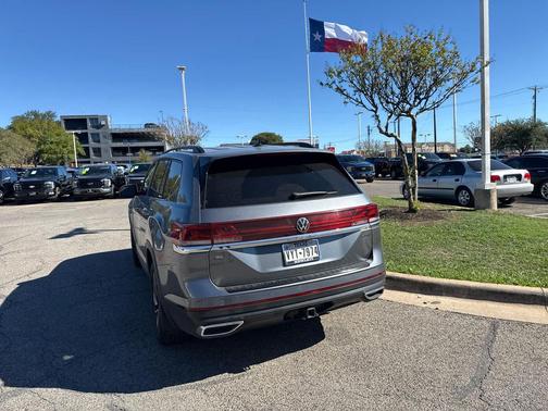 2024 Volkswagen Atlas 2.0T SE w/Technology 4MOTION