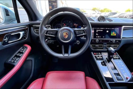 Dolomite Silver Metallic 2022 Porsche Macan Macan