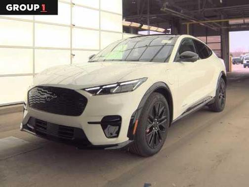 Star White Metallic Tri-Coat 2025 Ford Mustang Mach-E Premium