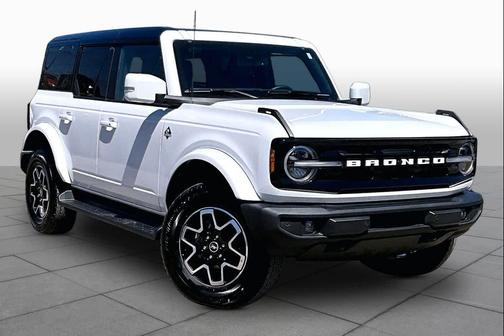 Oxford White 2025 Ford Bronco Outer Banks