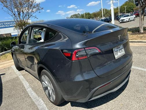 2024 Tesla Model Y RWD