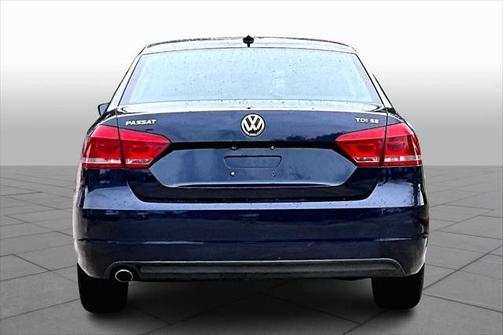 2013 Volkswagen Passat 2.0 TDI SE w/ Sunroof
