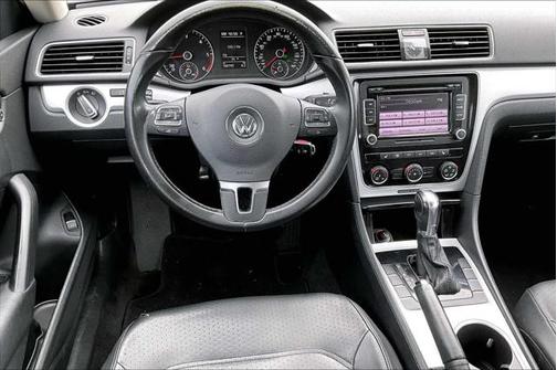 2013 Volkswagen Passat 2.0 TDI SE w/ Sunroof