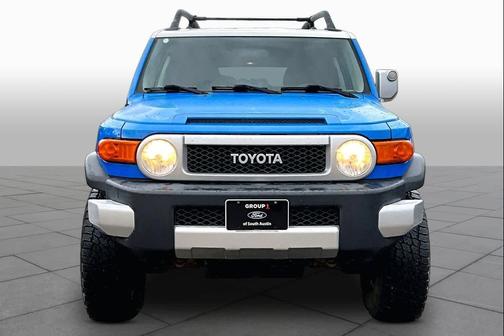 White/Voodoo Blue 2007 Toyota FJ Cruiser Base