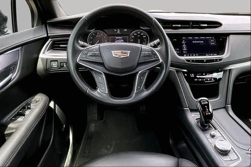 Stellar Black Metallic 2021 Cadillac XT5 Luxury