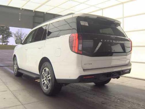 Oxford White 2025 Ford Expedition Active