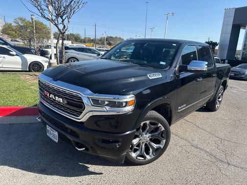 Diamond Black Crystal Pearlcoat 2020 RAM 1500 Limited