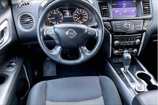 2018 Nissan Pathfinder SV
