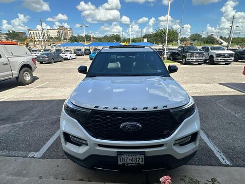 Star White Metallic Tri-Coat 2023 Ford Explorer ST