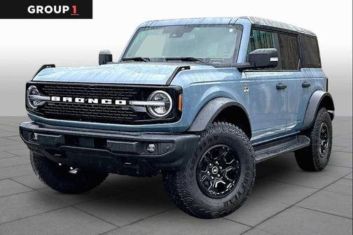 Azure Gray Metallic Tri-Coat 2025 Ford Bronco Outer Banks